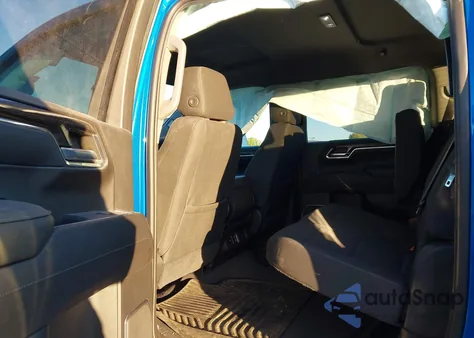 2022 Chevrolet Silverado 1500 4Wd Short Bed Rst from USA, damaged, VIN 3GCUDEED3NG653164